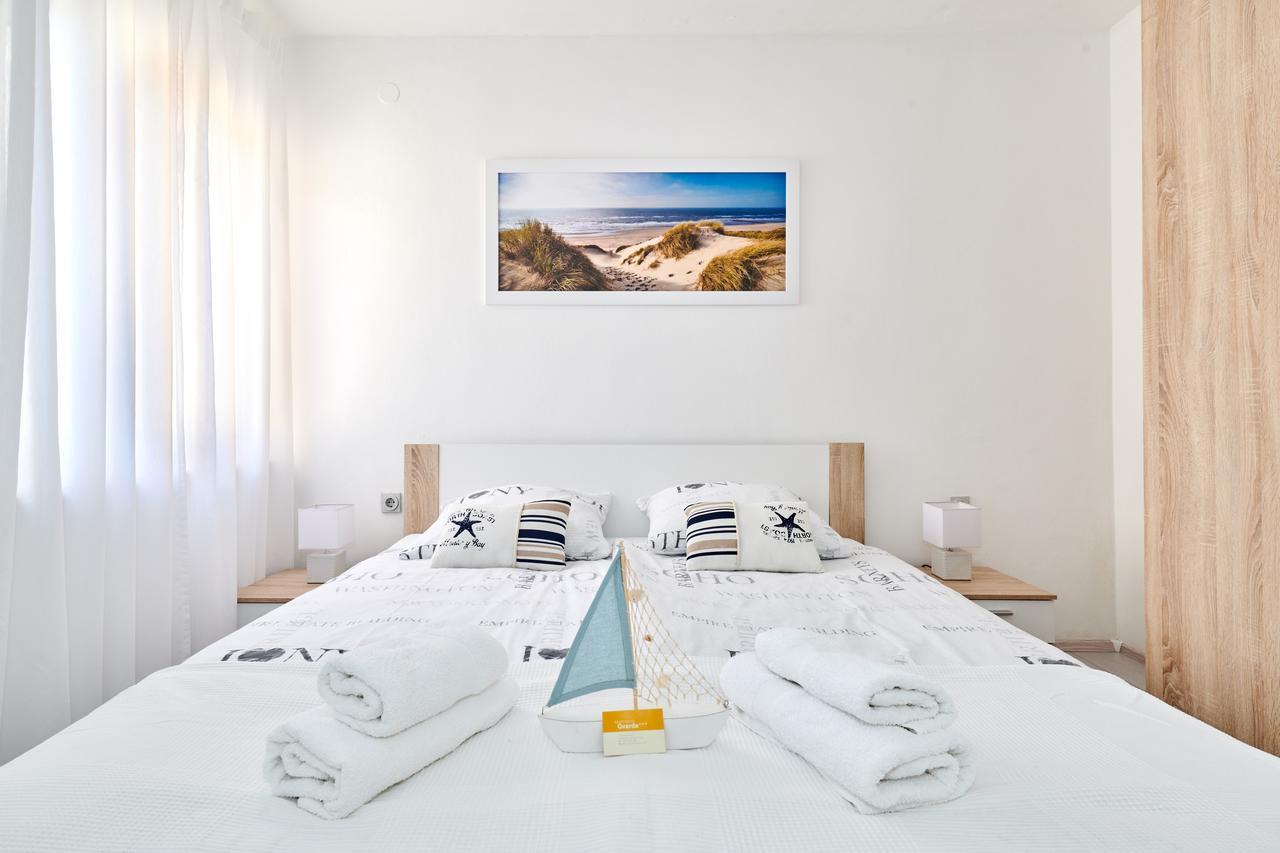 Apartments Gvarda Umag Bagian luar foto